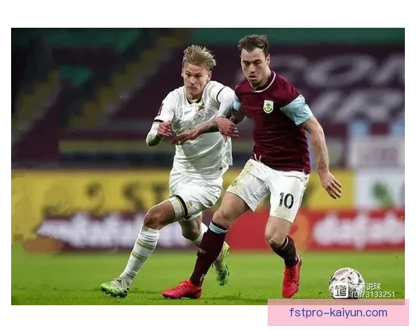 英超内森·阿克状态回暖，近期表现稳健引发关注